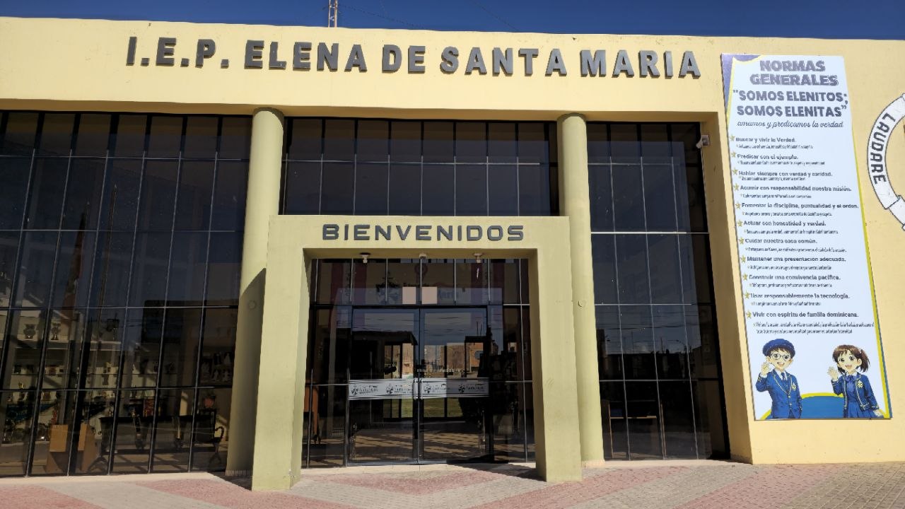 Ingreso principal de la IEP Elena de Santa María